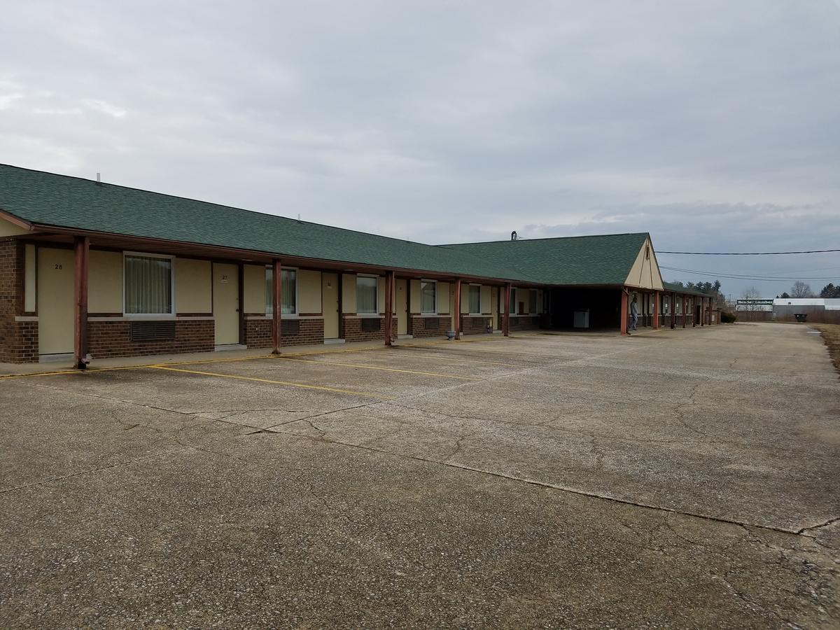 Midwest Inn Paoli Exterior photo